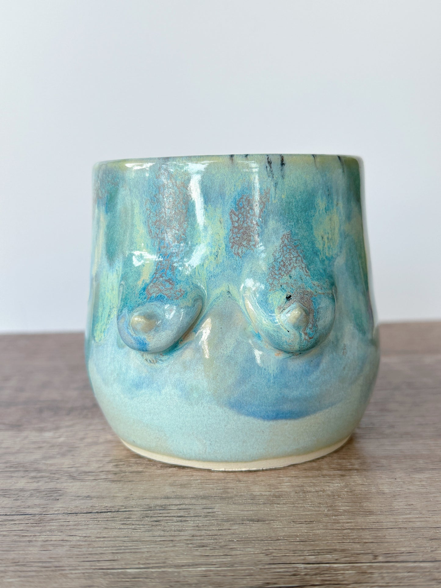 Nice Tits + Cups for Queens